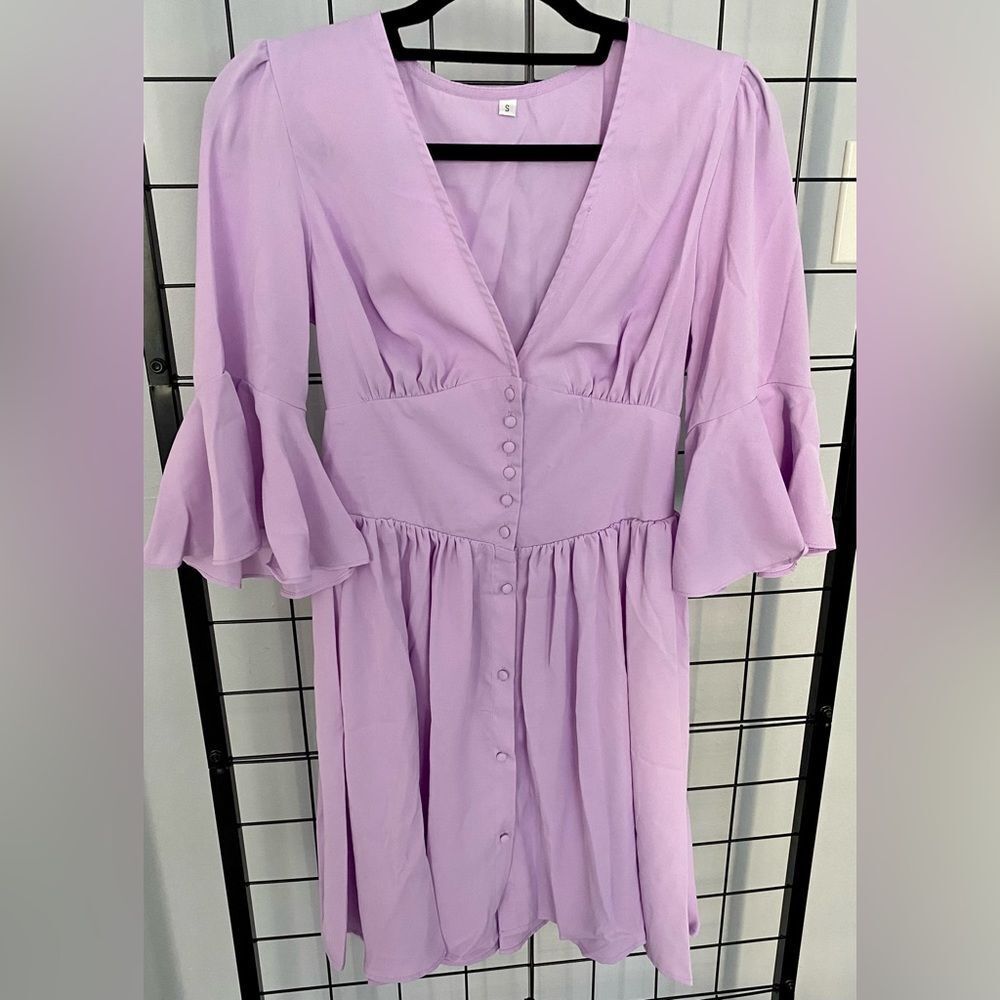 Women’s lilac vneck dress with button detail and flutter sleeves NWOT